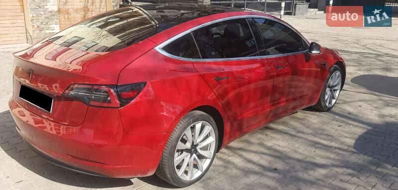 Седан Tesla Model 3 2019 в Ужгороді