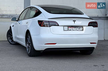 Седан Tesla Model 3 2023 в 