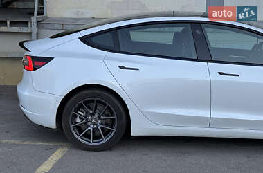 Седан Tesla Model 3 2023 в 
