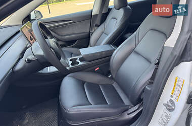 Седан Tesla Model 3 2023 в 