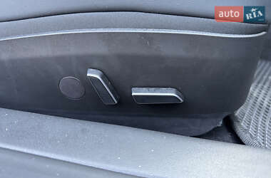 Седан Tesla Model 3 2023 в 