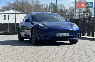Седан Tesla Model 3 2022 в 