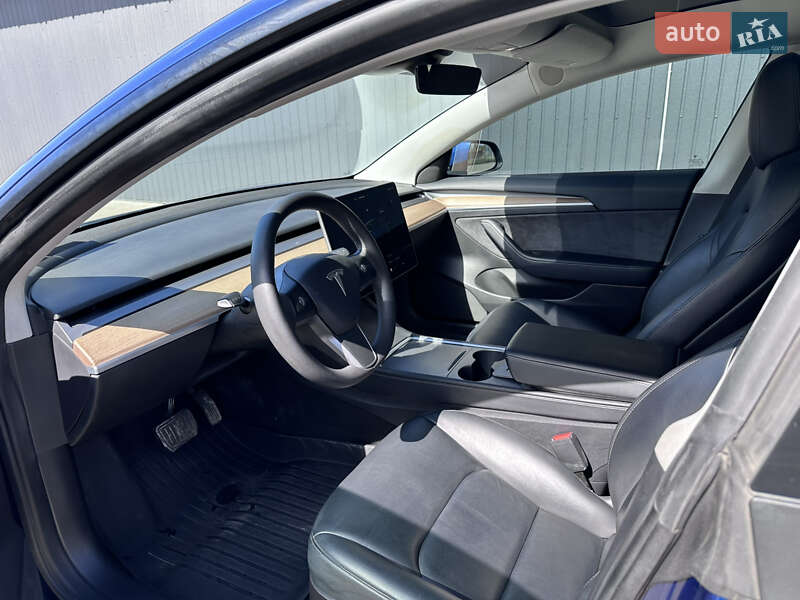 Седан Tesla Model 3 2022 в Львові