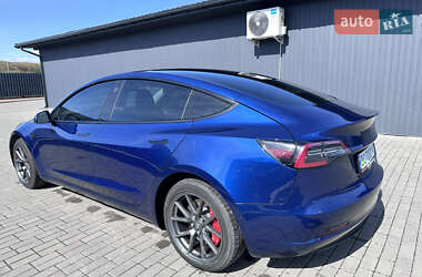Седан Tesla Model 3 2022 в 