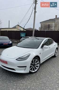 Седан Tesla Model 3 2020 в 