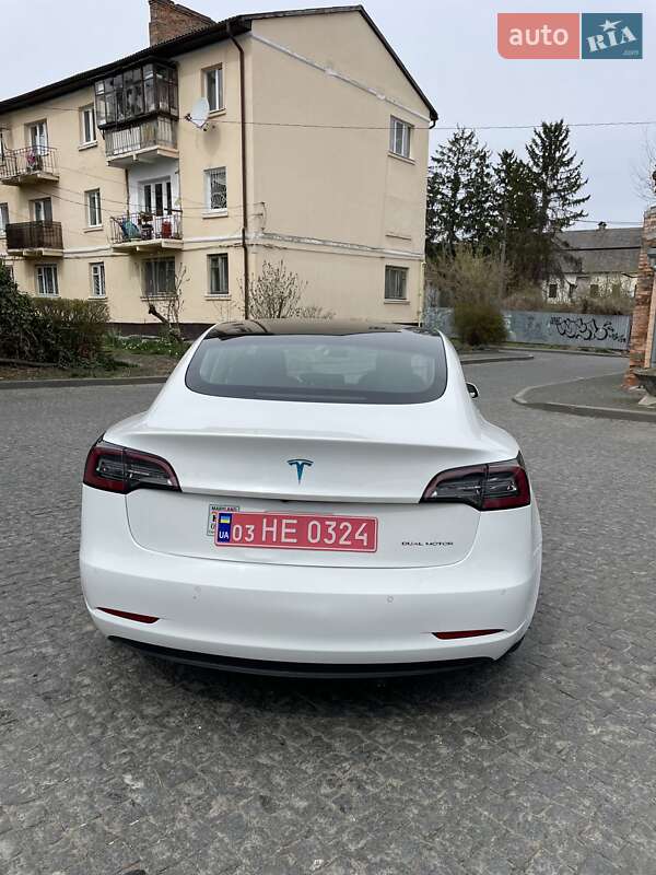 Седан Tesla Model 3 2020 в Луцке