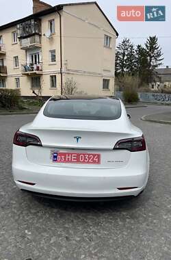 Седан Tesla Model 3 2020 в 