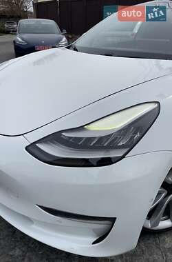 Седан Tesla Model 3 2020 в 