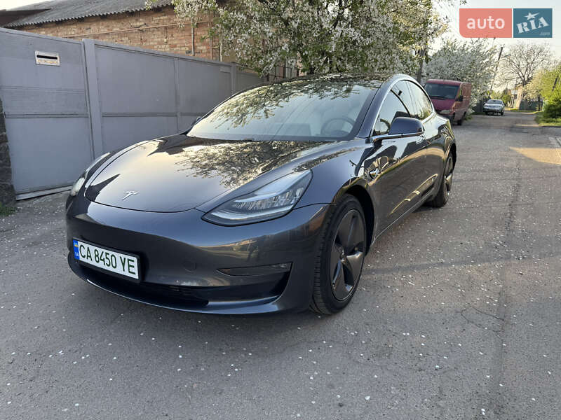 Седан Tesla Model 3 2018 в Черкассах