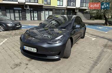 Седан Tesla Model 3 2022 в 