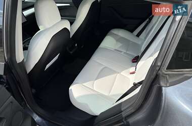 Седан Tesla Model 3 2022 в 