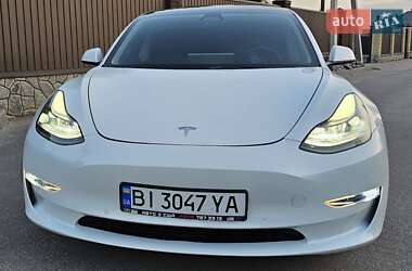 Седан Tesla Model 3 2022 в 
