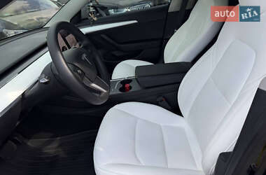 Седан Tesla Model 3 2022 в 