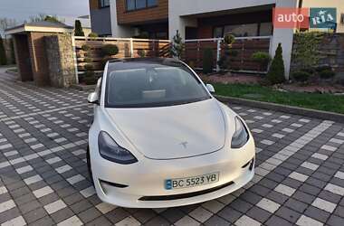 Седан Tesla Model 3 2021 в 