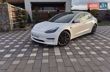 Седан Tesla Model 3 2021 в 