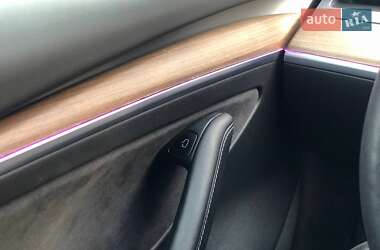 Седан Tesla Model 3 2021 в 