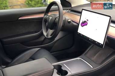 Седан Tesla Model 3 2021 в 