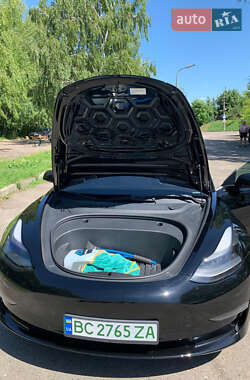 Седан Tesla Model 3 2022 в 
