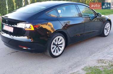 Седан Tesla Model 3 2023 в 