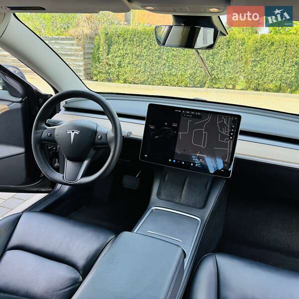 Седан Tesla Model 3 2021 в Виннице