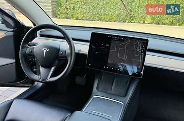 Седан Tesla Model 3 2021 в 
