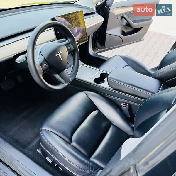 Седан Tesla Model 3 2021 в Виннице