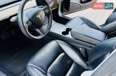 Седан Tesla Model 3 2021 в 