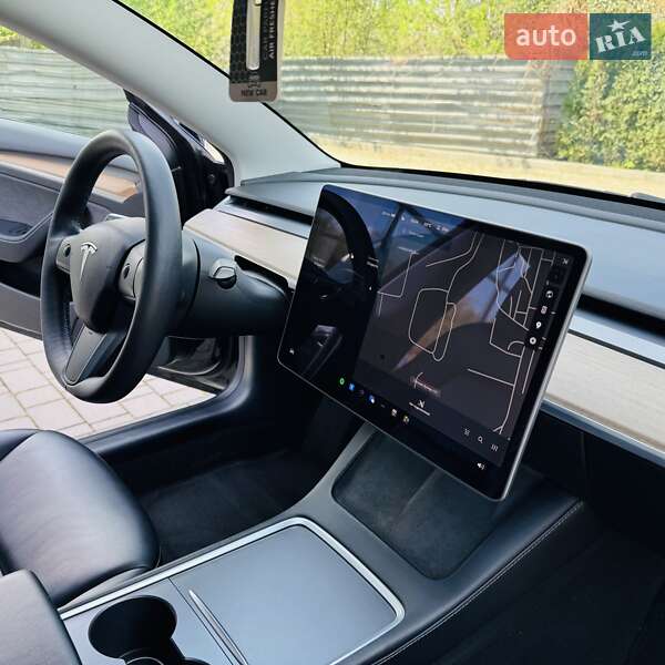 Седан Tesla Model 3 2021 в Виннице
