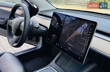 Седан Tesla Model 3 2021 в 