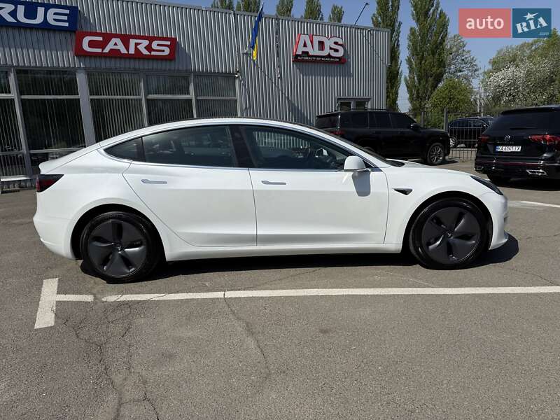 Седан Tesla Model 3 2019 в Киеве