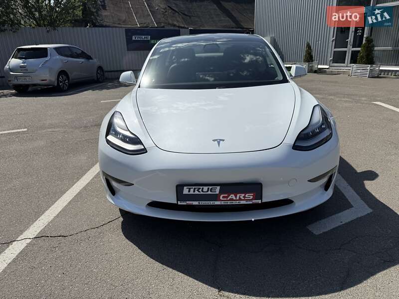 Седан Tesla Model 3 2019 в Киеве