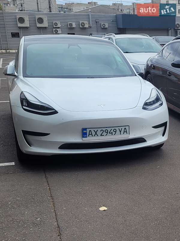 Седан Tesla Model 3 2019 в 