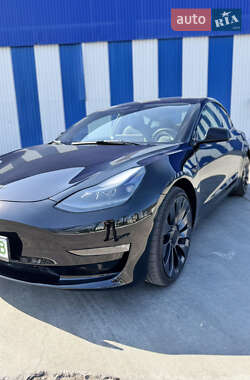 Седан Tesla Model 3 2023 в 