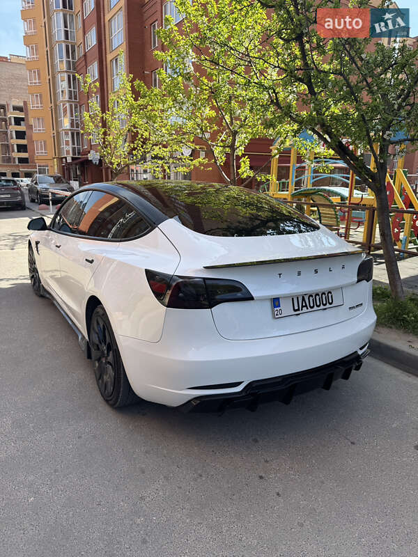 Седан Tesla Model 3 2023 в Тернополе