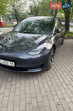 Седан Tesla Model 3 2022 в 