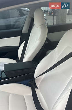 Седан Tesla Model 3 2019 в 