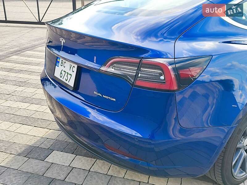 Седан Tesla Model 3 2019 в Львові