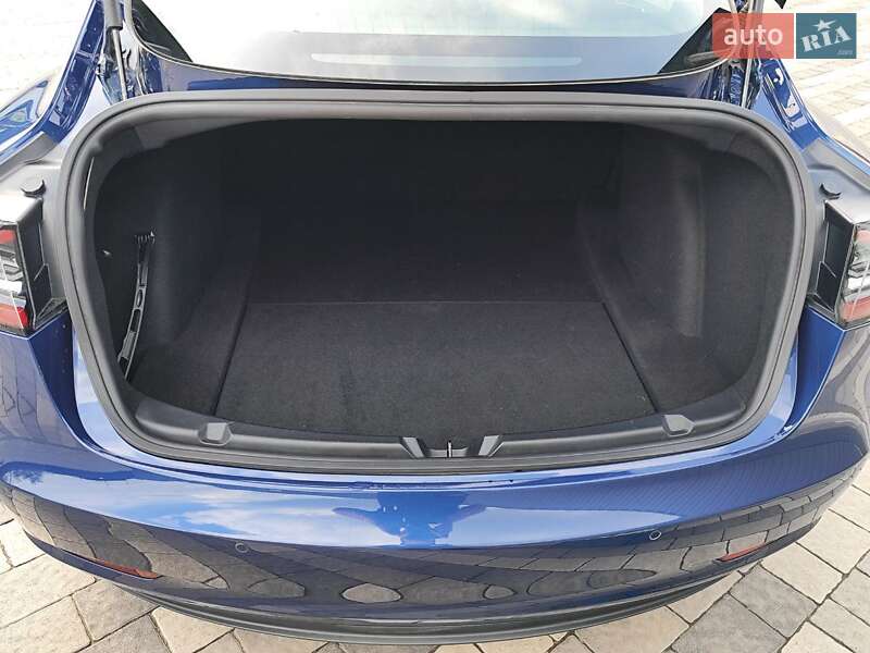 Седан Tesla Model 3 2019 в Львові