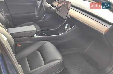 Седан Tesla Model 3 2019 в 