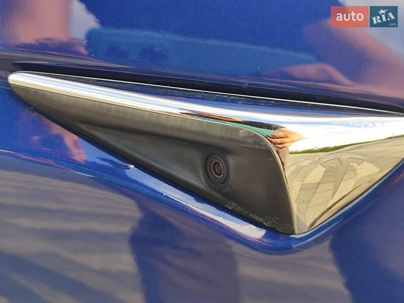Седан Tesla Model 3 2019 в Львові