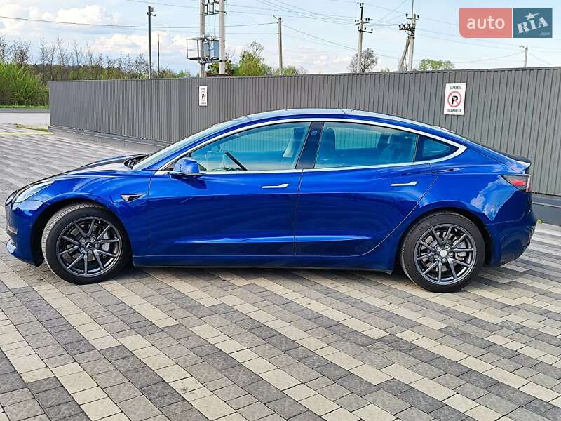Седан Tesla Model 3 2019 в Львові