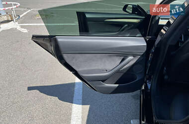 Седан Tesla Model 3 2021 в 