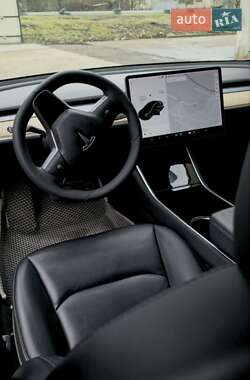 Седан Tesla Model 3 2019 в 