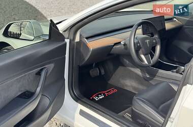 Седан Tesla Model 3 2020 в 