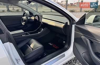 Седан Tesla Model 3 2020 в 