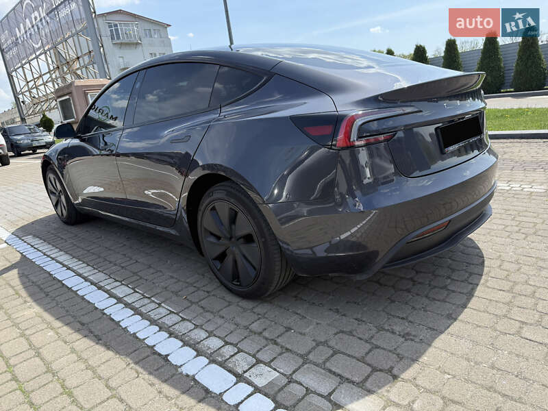 Седан Tesla Model 3 2024 в Львове