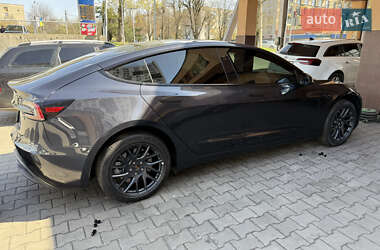 Седан Tesla Model 3 2024 в 