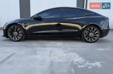 Седан Tesla Model 3 2022 в 