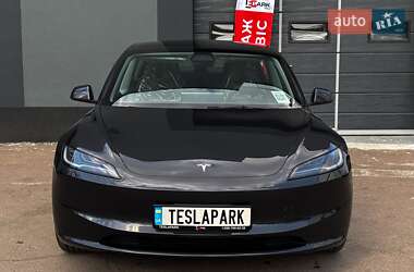 Седан Tesla Model 3 2024 в 