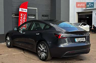 Седан Tesla Model 3 2024 в 